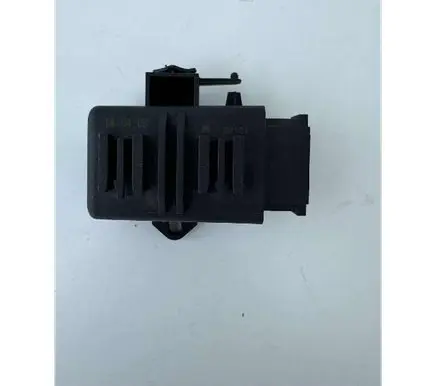 Volkswagen Golf V Seat heating relay 1K0959772