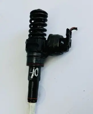Volkswagen Golf IV Fuel injector 038130073AQ