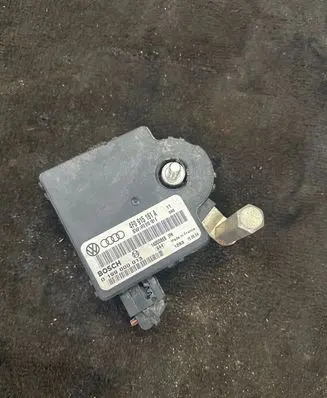 Audi A6 S6 C6 4F Power management control unit 4F0915181A 0199000013