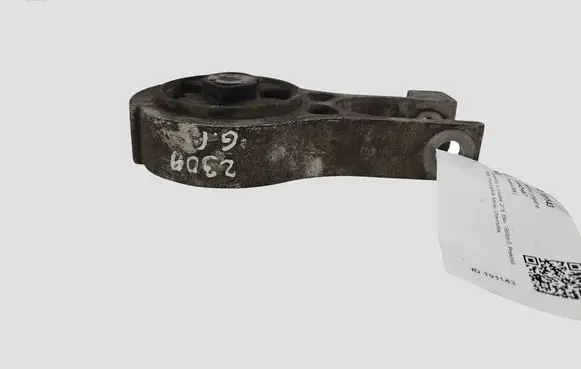 Peugeot 508 Engine mount bracket