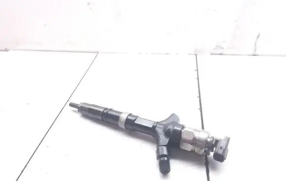 Toyota Avensis T250 Fuel injector 236700G010