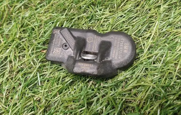 BMW 3 F30 F35 F31 Tire pressure sensor 6798872 679887204