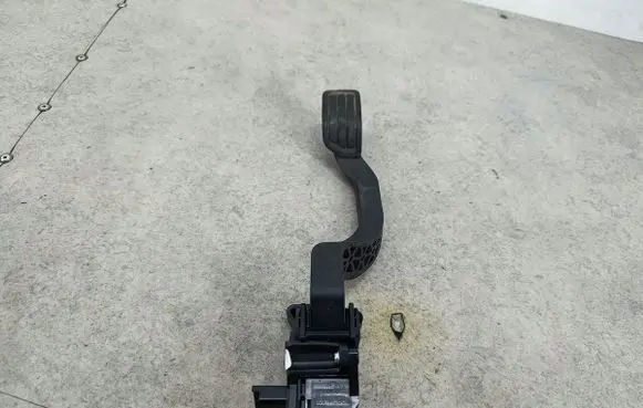 Opel Grandland X Accelerator throttle pedal 