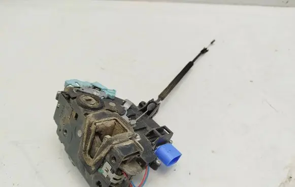 Skoda Roomster (5J) Rear door lock 5J7839015B