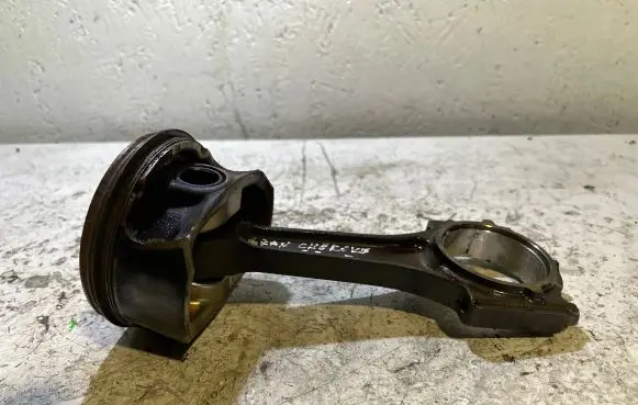 Jeep Grand Cherokee Piston with connecting rod