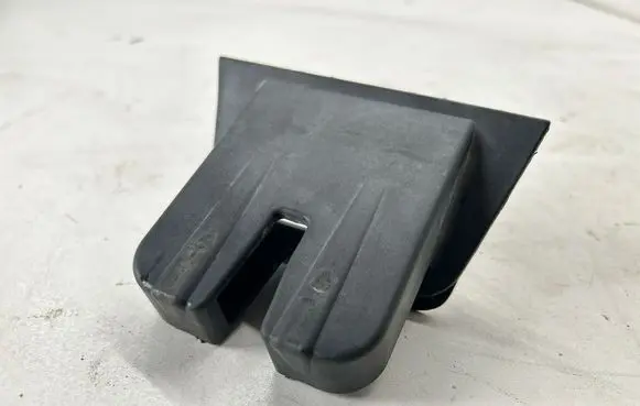 Audi Q5 SQ5 Tailgate/boot lid lock trim 8R0827520C