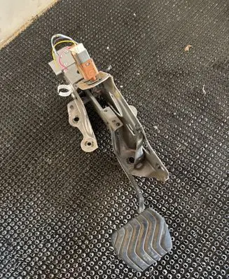 Nissan X-Trail T32 Brake pedal 