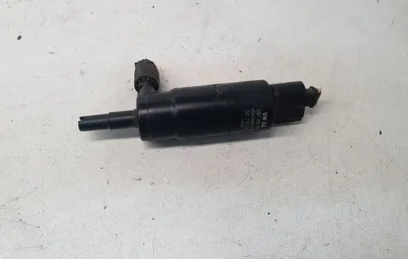 Volkswagen PASSAT B6 Headlight washer pump 3B7955681