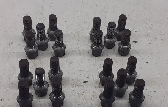 Volkswagen Touran II Nuts/bolts 