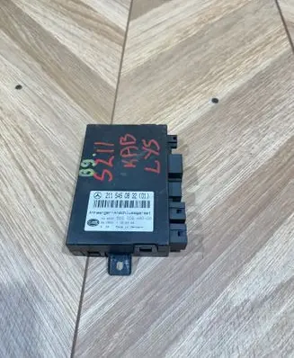 Mercedes-Benz E W211 Tow bar trailer control unit/module 2115450832 5DS00849300