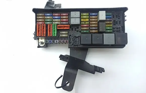 Mercedes-Benz R W251 Fuse module A1645402372