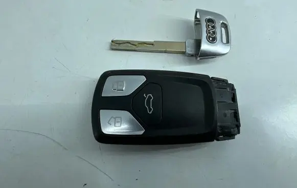 Audi A4 S4 B9 Ignition key/card 