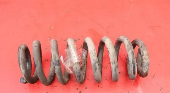 Suzuki Grand Vitara II Rear coil spring