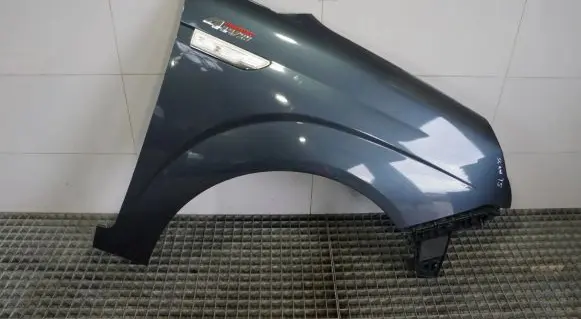 SsangYong Rodius Fender