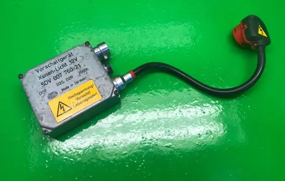 Mercedes-Benz E W211 Xenon control unit/module 5DV00776021