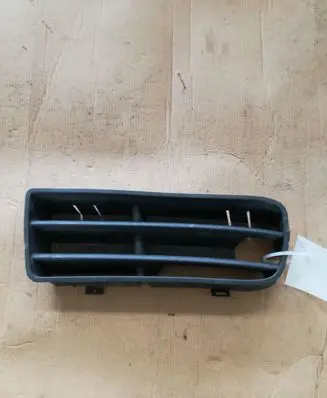 Volkswagen Golf IV Front bumper lower grill 1J0853665B