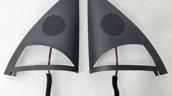 Front door high frequency speaker