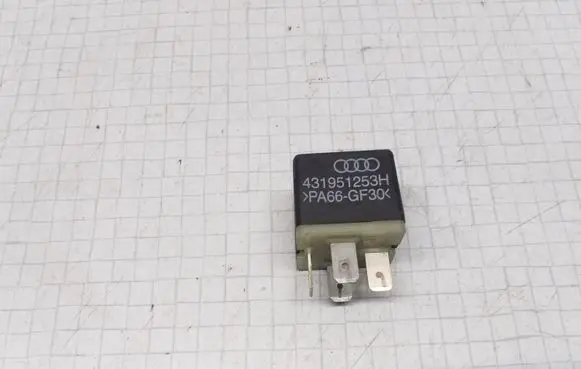 Volkswagen PASSAT B5 Other relay 431951253H