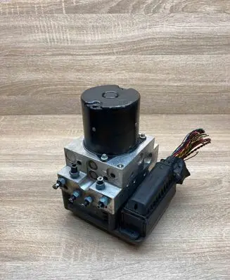 BMW 7 F01 F02 F03 F04 ABS Pump 6792478 6785442 WithPlug