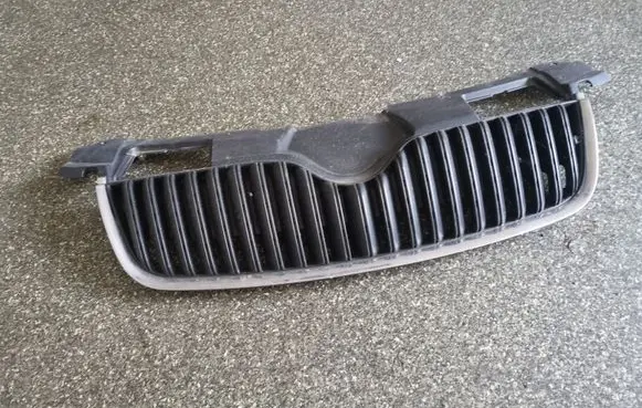 Front bumper upper radiator grill