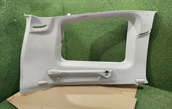 Mitsubishi Pajero Tailgate trim MR633191