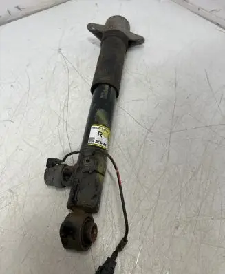 Lexus ES 250 - 300 - 330 Rear shock absorber/damper 4853033600