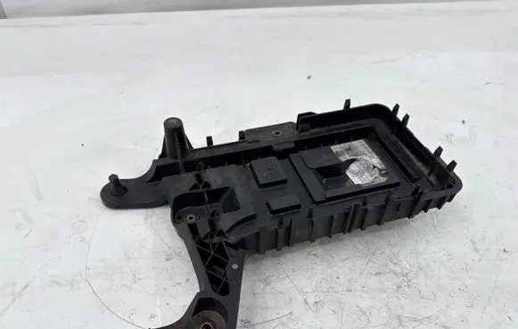 Volkswagen PASSAT B6 Battery tray 1K0915333