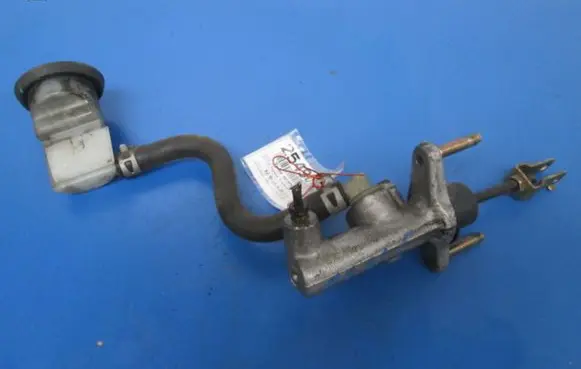 Toyota Avensis T220 Clutch master cylinder