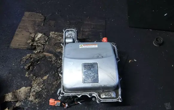Voltage converter inverter