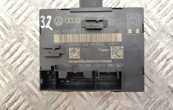 Volkswagen Touareg II Door control unit/module 4H0959795B