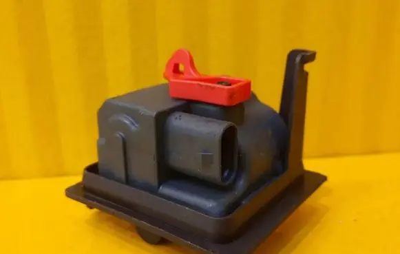 Fuel tank cap lock motor
