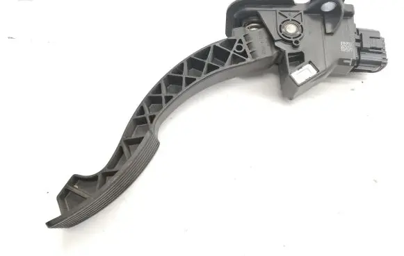 Mitsubishi Outlander Accelerator throttle pedal 1600A116