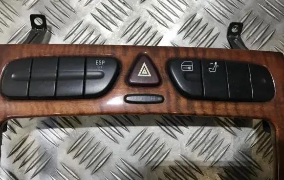 Mercedes-Benz C W203 Hazard light switch 2038203710 670129001