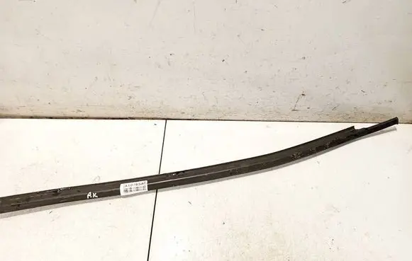 Suzuki Swift I Front door glass trim molding 