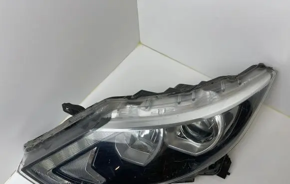 Nissan Qashqai Headlight/headlamp 10018013