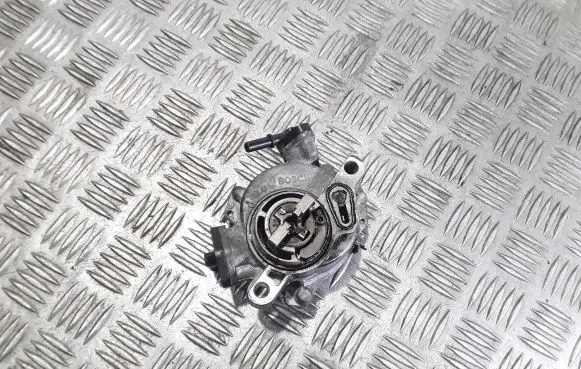 Ford Focus Vacuum pump 9684786780
