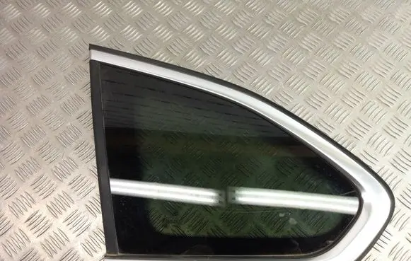 BMW X1 F48 F49 Rear side window 7406871 43R-000177