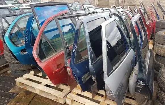 KIA Clarus Rear door