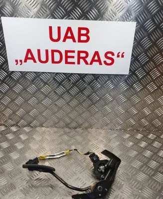 Toyota Avensis T250 Accelerator throttle pedal 8222305060
