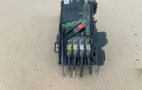 Citroen C4 II Fuse module 28236841 28257533 01914004