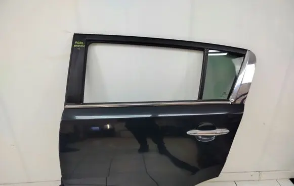 KIA Sportage Rear door 