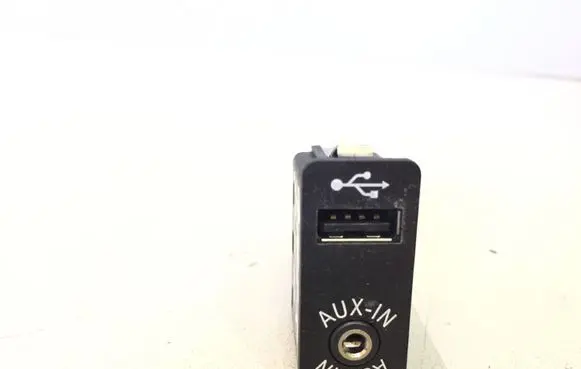 BMW 5 F10 F11 USB socket connector 9237653 84109237653