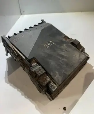 Volkswagen PASSAT B6 Fuse box cover 1K0937132G 1K0937132F