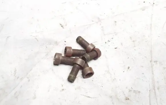 Mitsubishi Grandis Nuts/bolts 