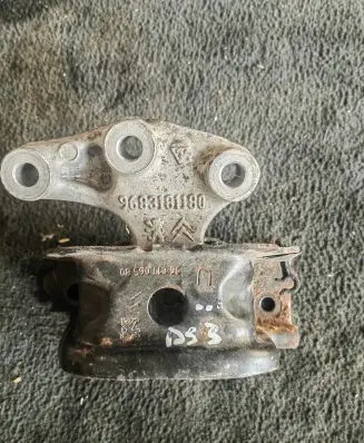 Citroen DS3 Engine mount bracket 9683181180