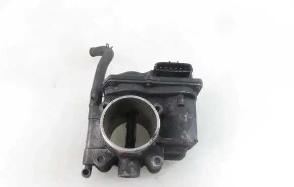 Mazda 5 Throttle body valve RF7J136B0C