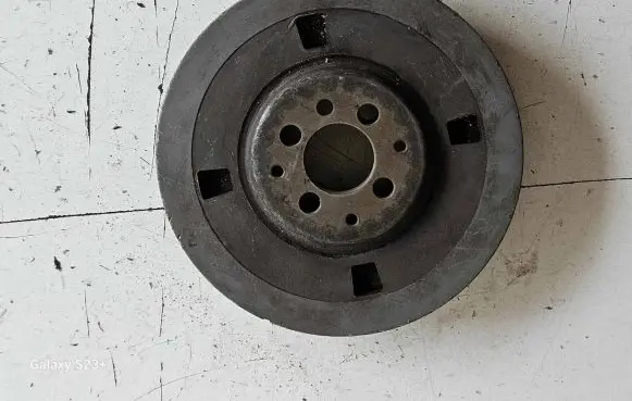 Volkswagen Sharan Crankshaft pulley 028105243T