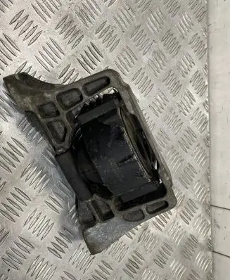 Volvo V50 Engine mount bracket 81341711t2