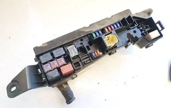 Toyota Corolla Verso E121 Fuse box set 5135yb1
