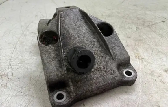 BMW 7 F01 F02 F03 F04 Engine mounting bracket 2211677762305 6777623